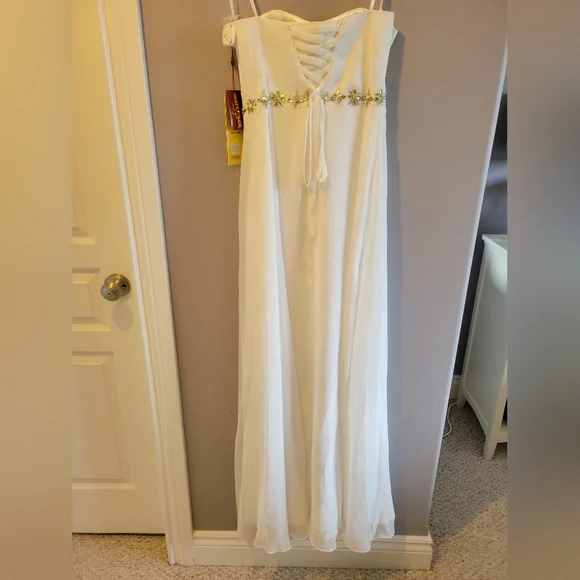 NWT Size 6  Ivory Wedding dress. Chiffon shawl and straps included. - Picture 8 of 8